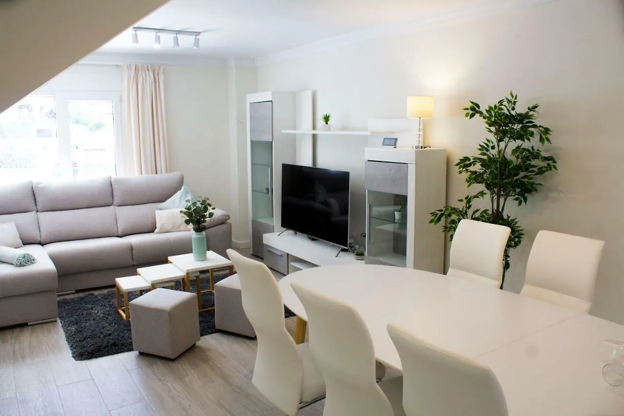 La Carihuela - Torremolinos Alquiler De Casa Vacacional Malaga contacts